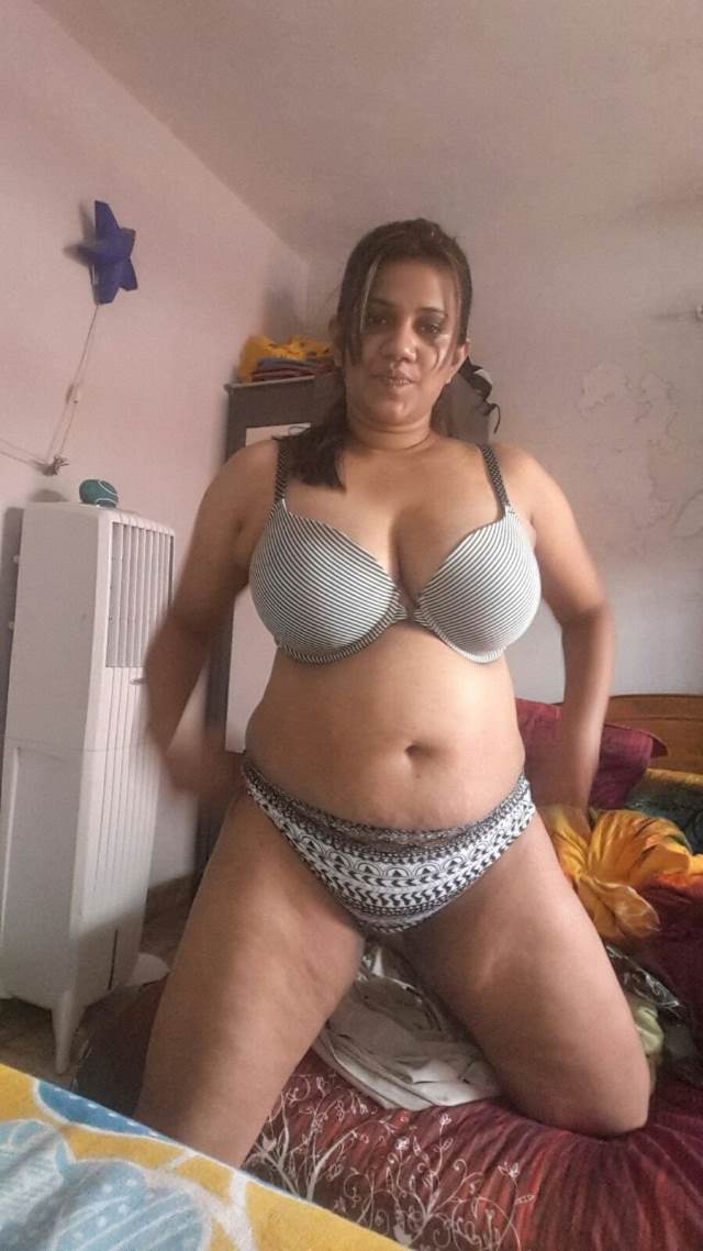 new bra panty pahan husband ko send ki pic