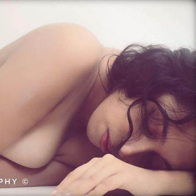 nude arunima ki sexy sleeping beauty pose me pic