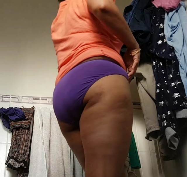 panty nikalne ko taiyar desi bhabhi