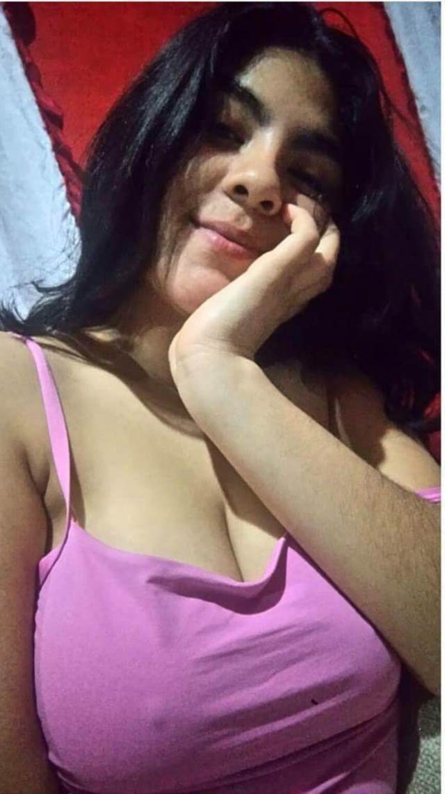 pink top me big boobies wali cute girl