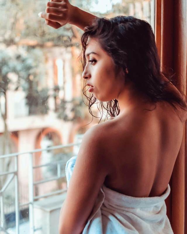 towel me model ki bollywood sex photo click karati