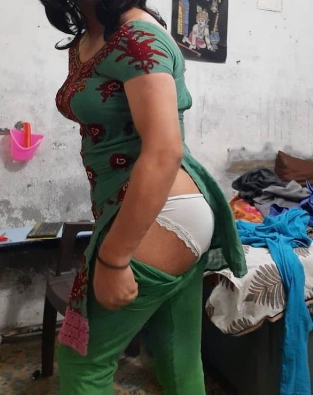 bangladeshi bhabhi pajami nikal panty me gaand ki pic 1