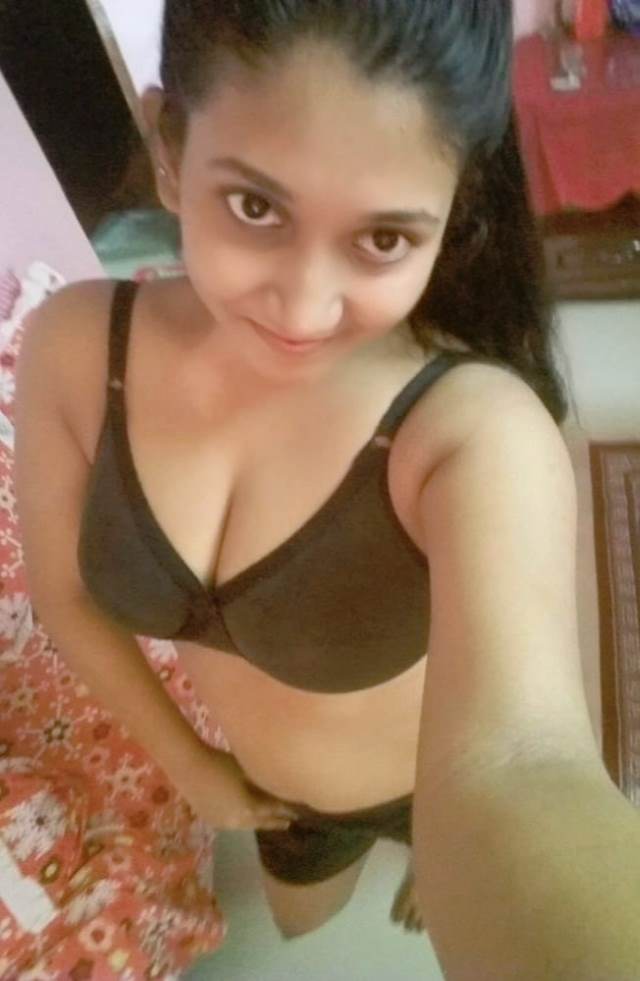 black bra me big firm tits dikhati hot indian girl