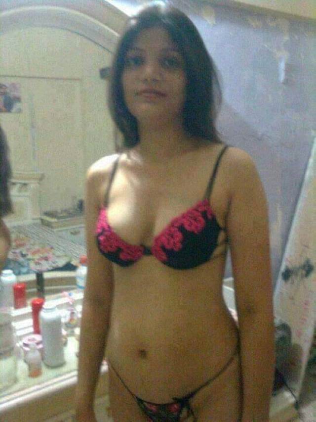 sexy indian babe new bra panty me chudne ko taiyar