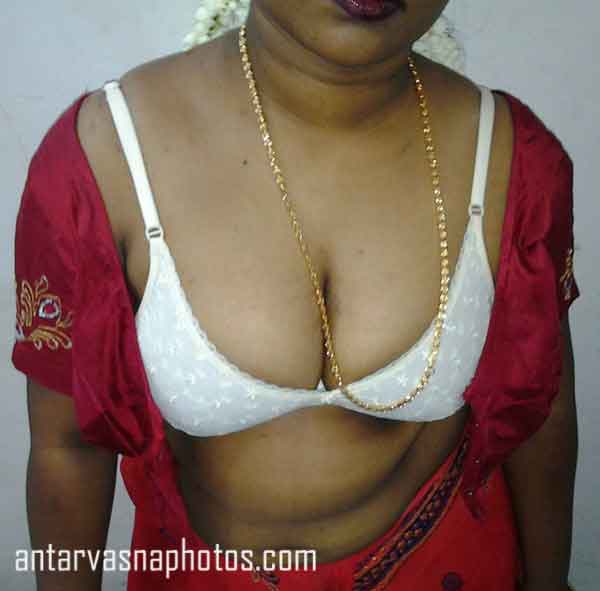 Champa aunty ke boobs