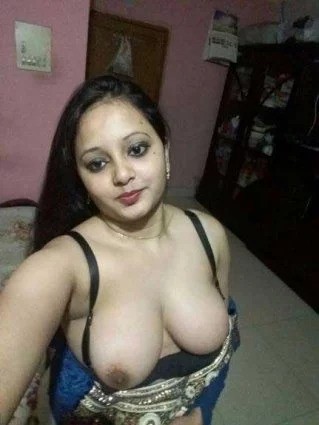 Desi Teen big white tits nude pic