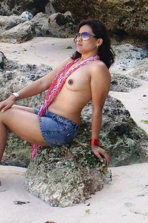 Indian Horny Wife Outdoor Sex Pics