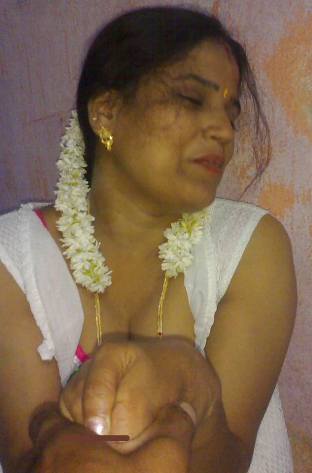 Indian boobs photos dikhati mast bhabhi
