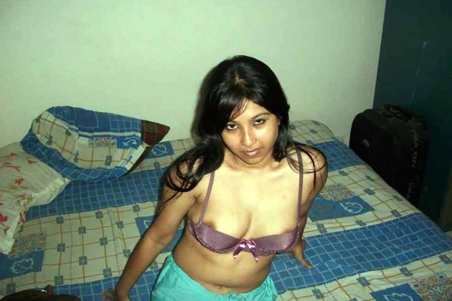 Indian girl blowjob pics 4