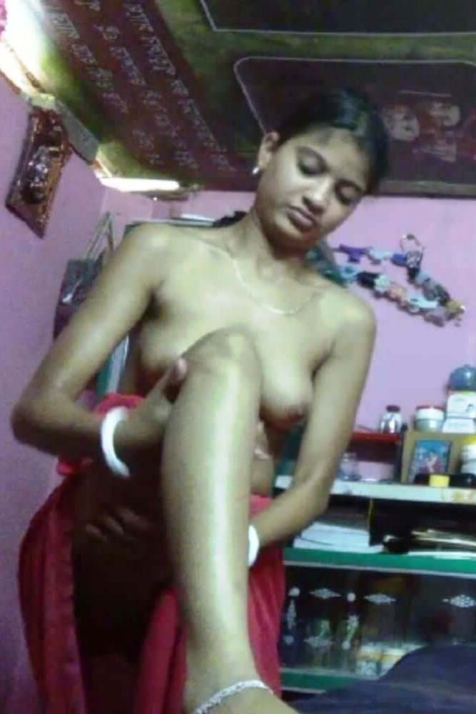 Indian girl nude selfies 4