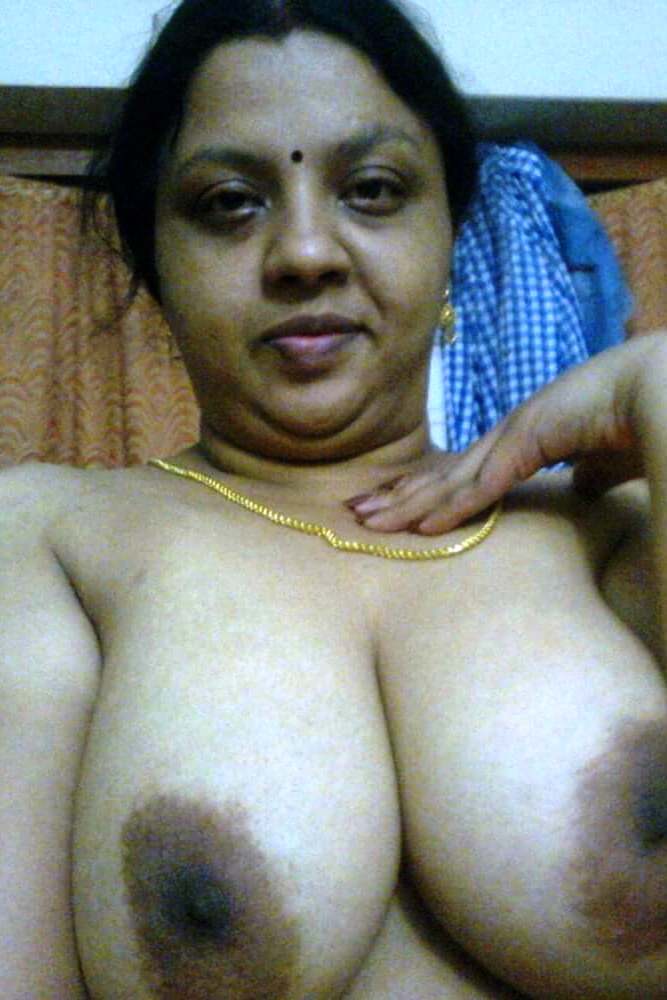 Indian mom boobs pics 1
