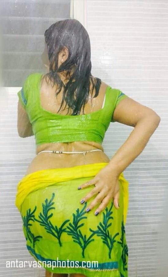 Saree pehni hui sexy bhabhi