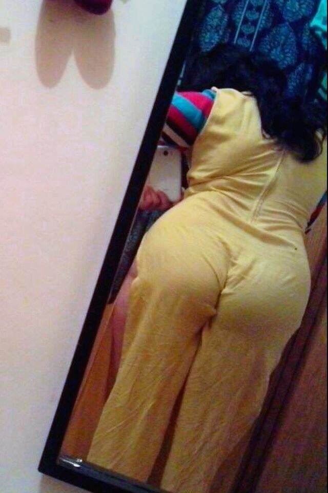 big Indian ass pics se pati ko maja deti aunty