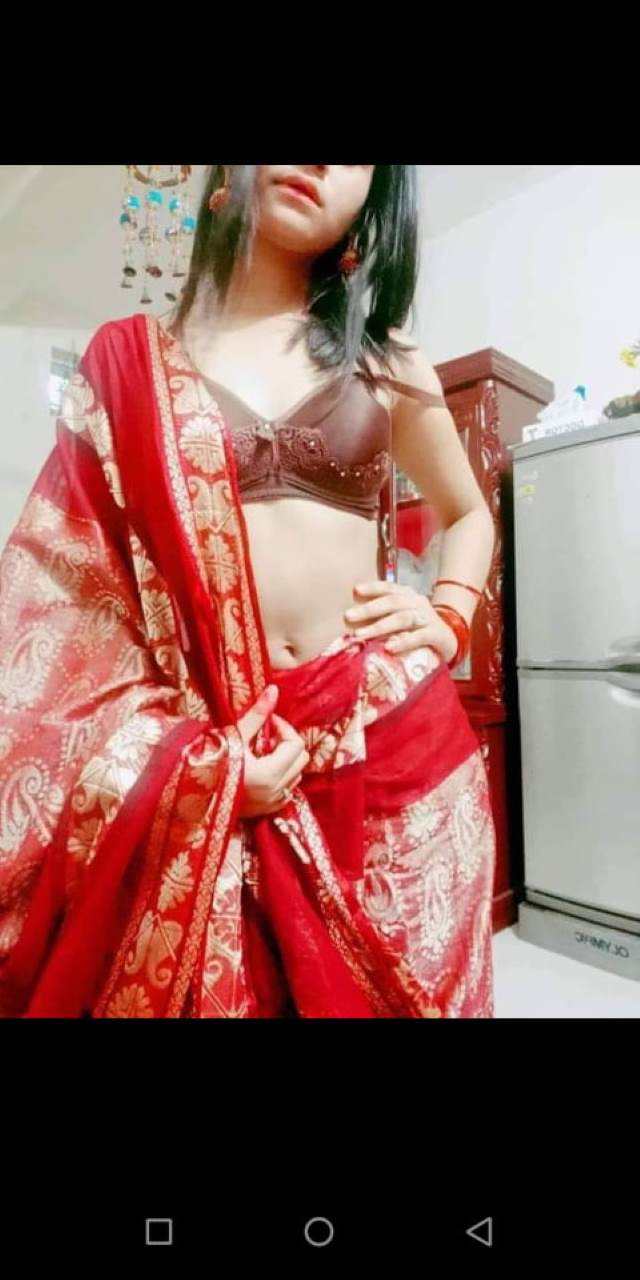 blouse utar bra me hot pose deti hot girl ki pic