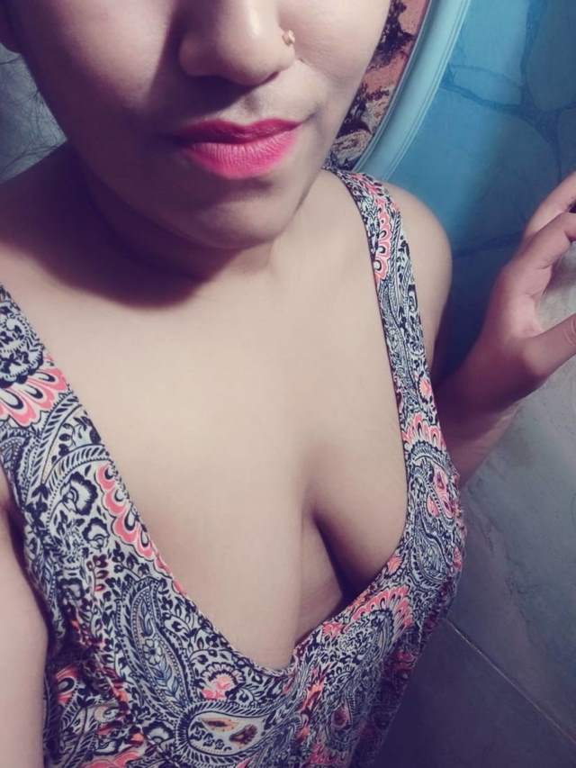 delhi college girl purvi red lipistic
