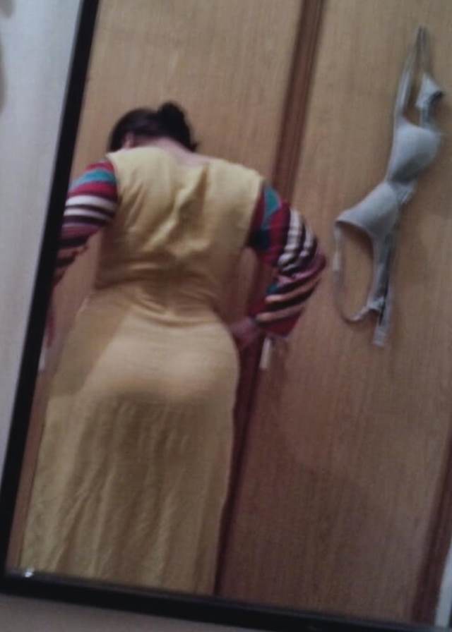 desi aunty gaand ki pics lene ko camra set kar di hai