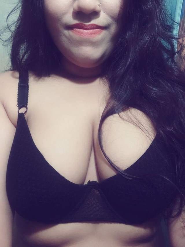 hot cleavage in black bra