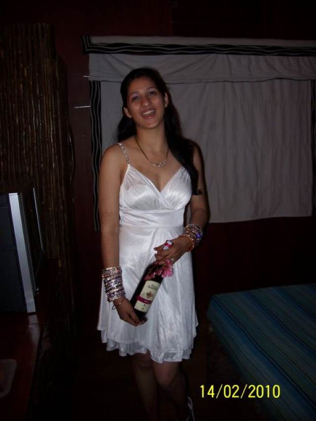 hot white lingerie me suhagrat manane ko drink ke sath ready bitch
