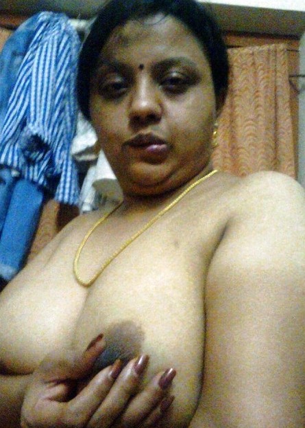 huge aunty boobs