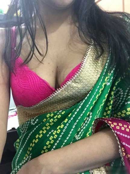 indian bhabhi ka desi cleavage