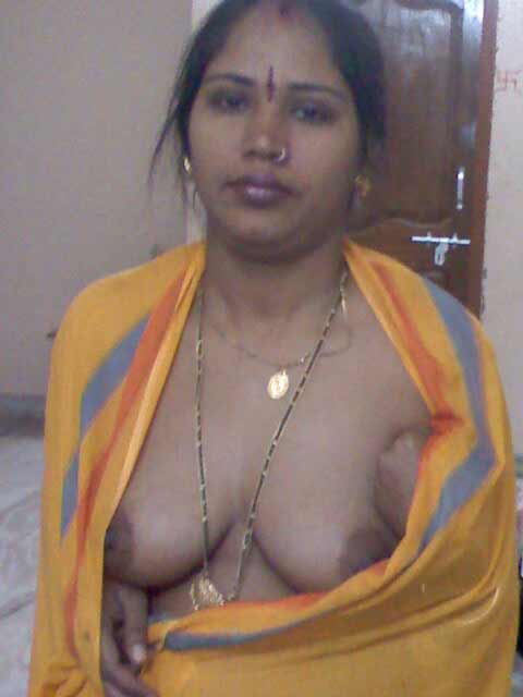 indian kamwali ke boobs
