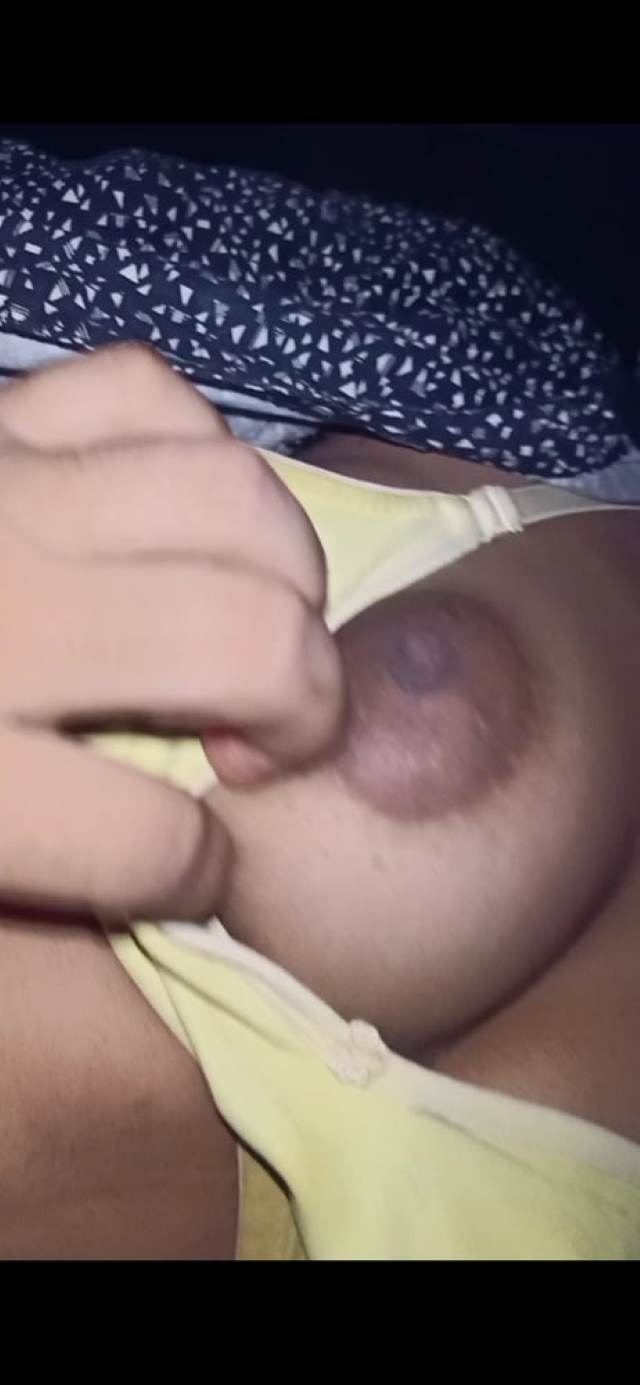 maya ki bra hata boobs nikali bahar