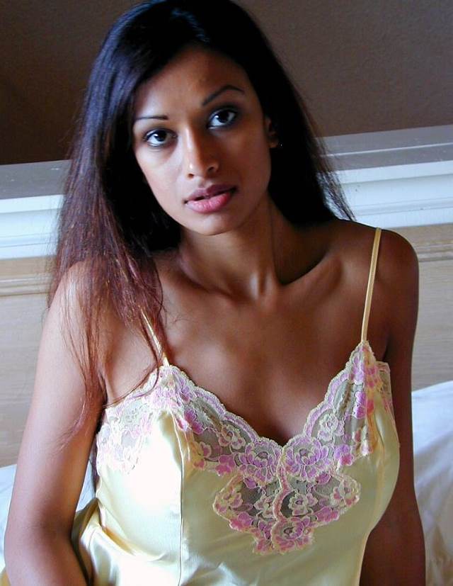 nighty me chudai se pahle pic li girlfriend ki