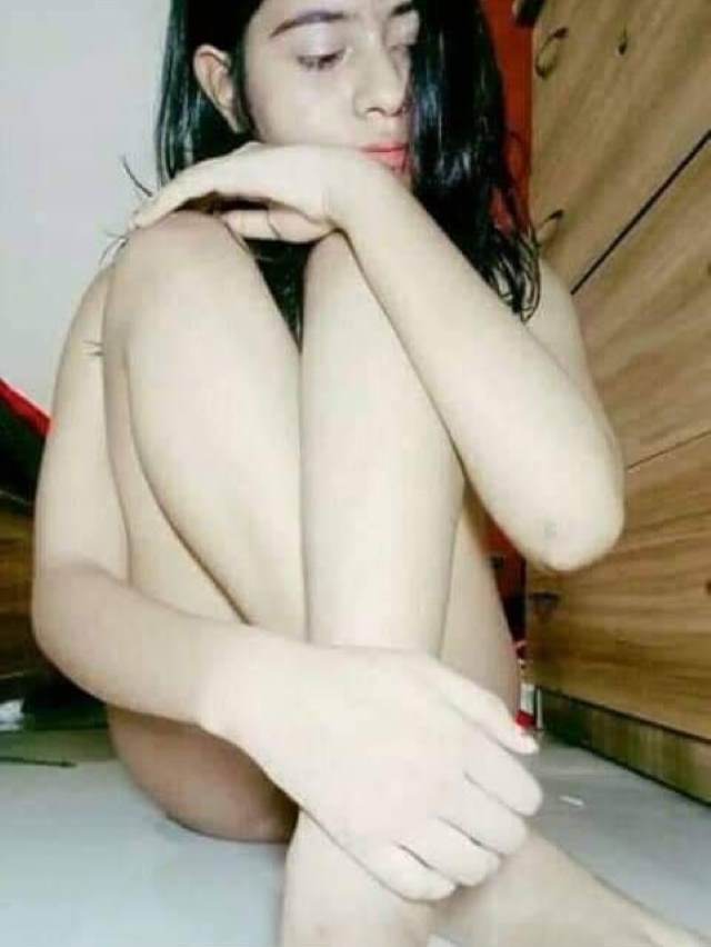 nude hot body ko dikha lover ka mood banati sexy girl