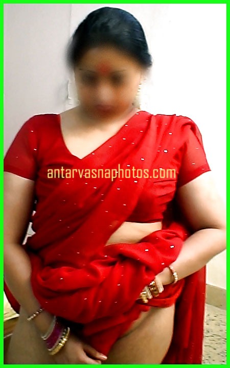 Aunty fingering her pussy