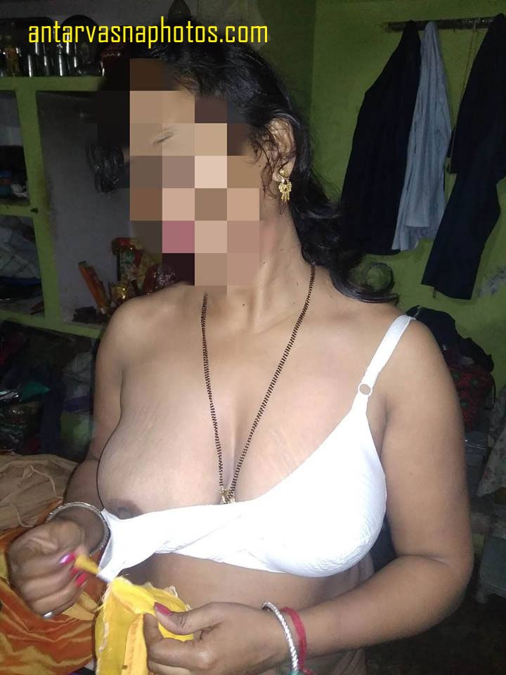 Bhabhi removing her white bra