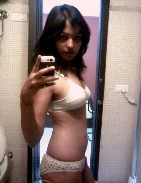 Bra wali selfie
