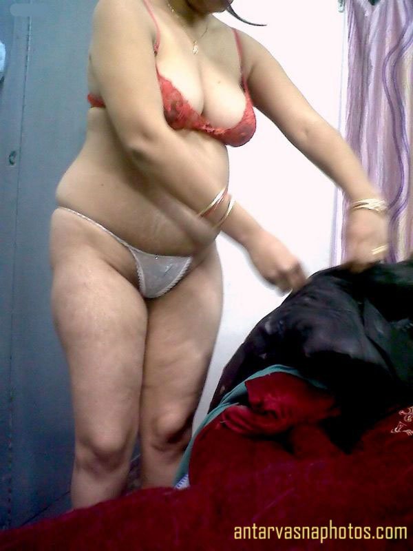 Nude Indian aunty