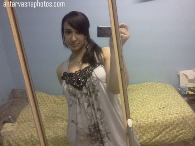Pakistani beauty Nadia