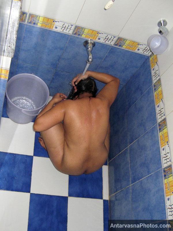 indian bhabhi boobs bathroom pics 1