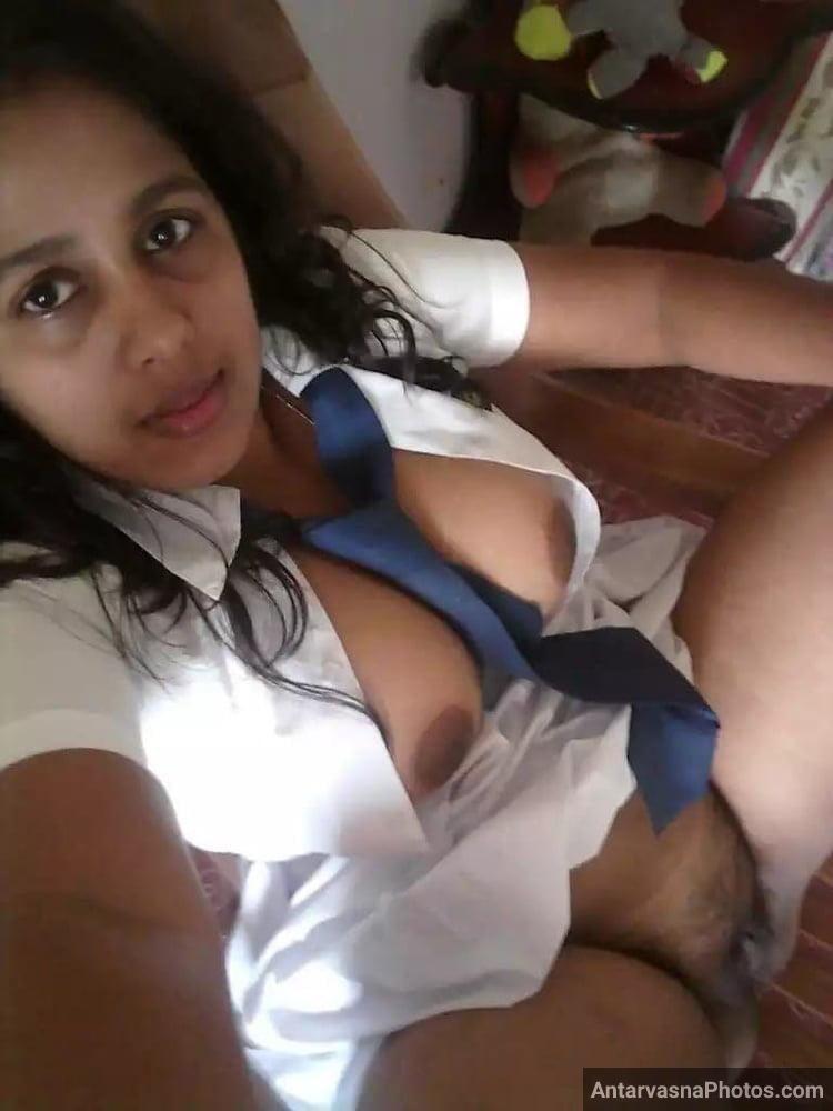 cute mallu lady poses boobs
