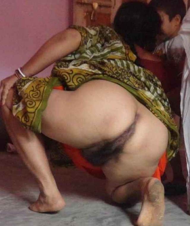 gaandwali moti housewife ki gaand image