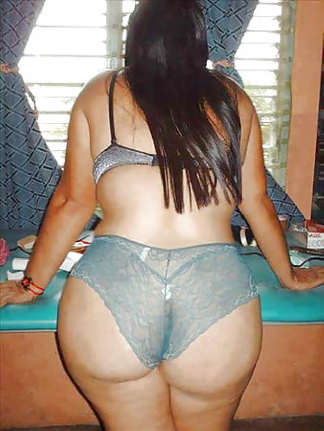 bra panty me ghar ki window se jhanki bhabhi ki gaand ki pic