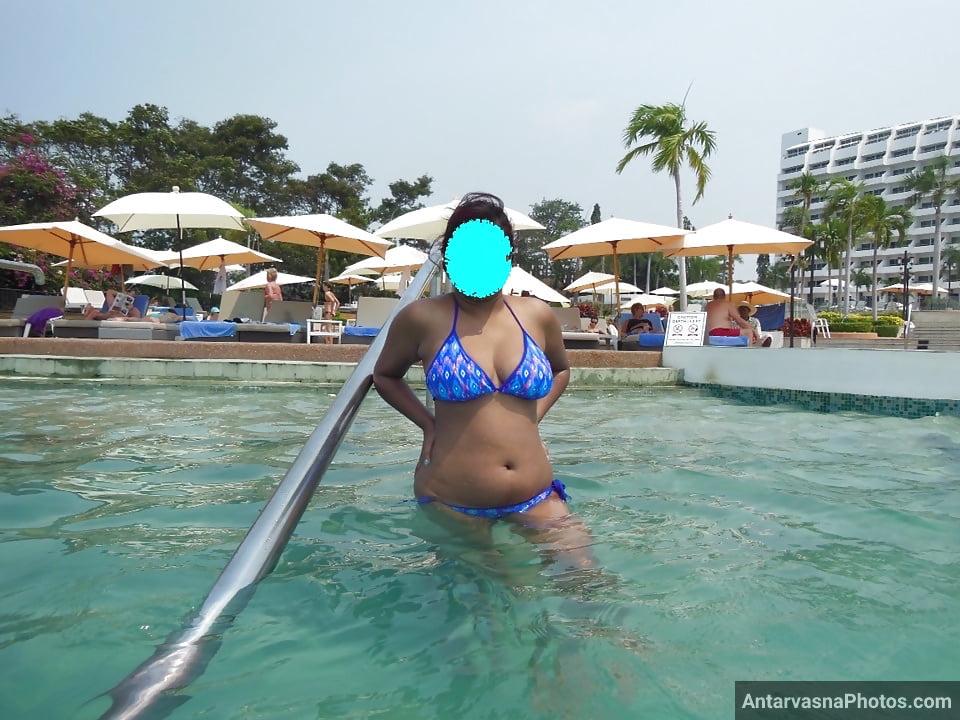 goa resort sexy boss bra panties pics 17