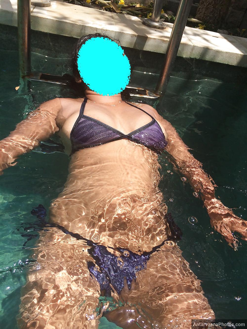 goa resort sexy boss bra panties pics 41