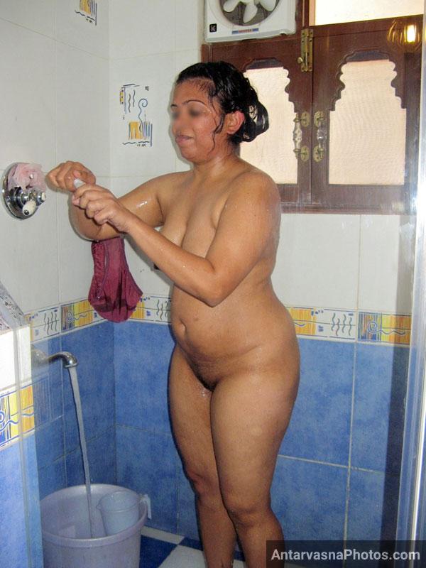 indian bhabhi boobs bathroom pics 7