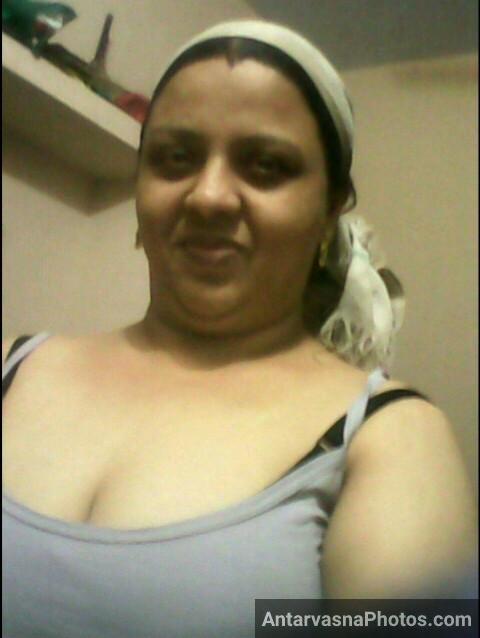 busty mallu aunty boobs pics 2