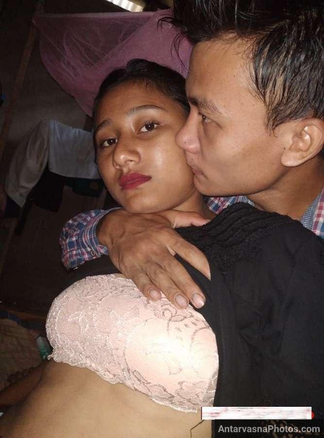 Assamese Girlfriend Ki Nude Boobs Dabate Huye 4