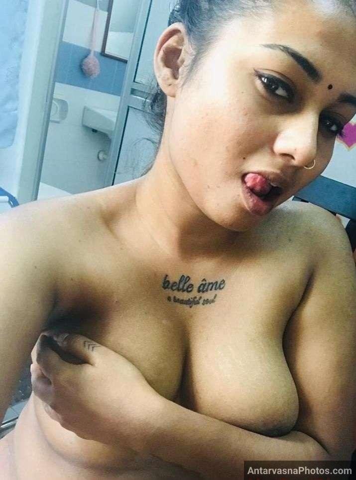 Tharki Desi Wife Ghar Pe Akeli Nude Selfies 1