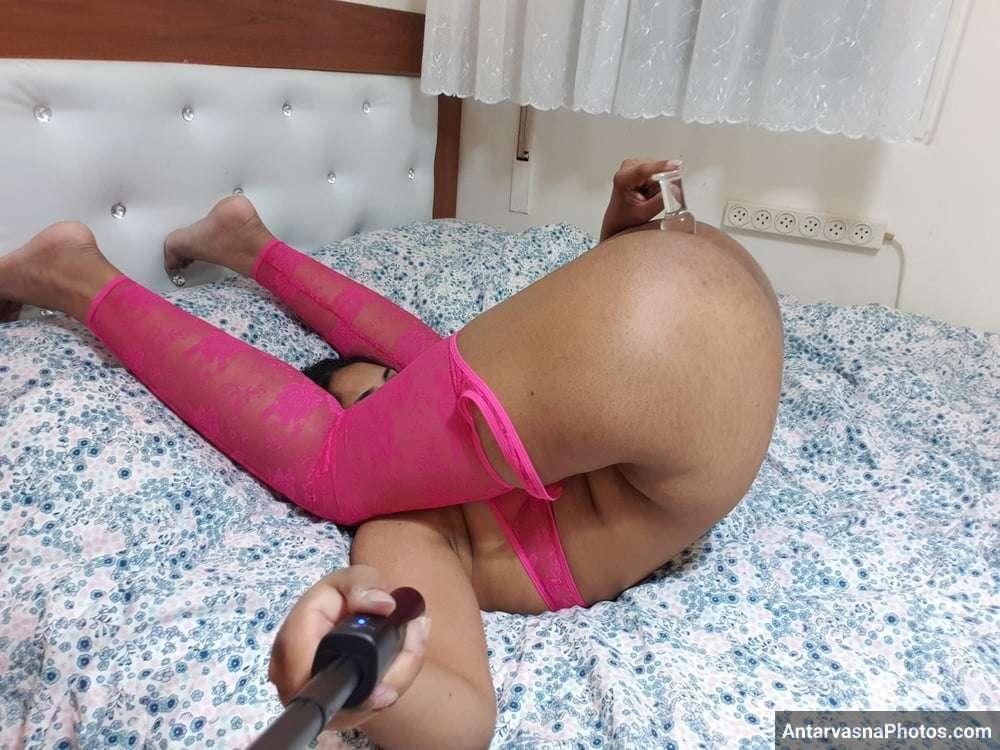 selfie stick pics pyasi chut gaand sexy 36
