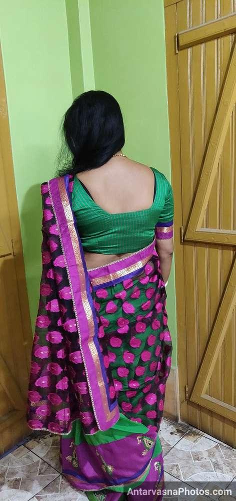village hot aunty saree strip pics 11