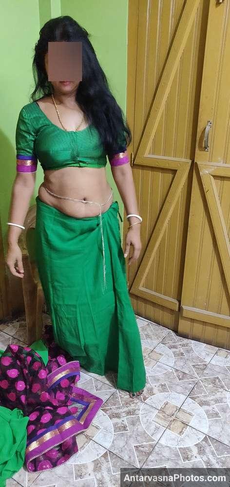 village hot aunty saree strip pics 5