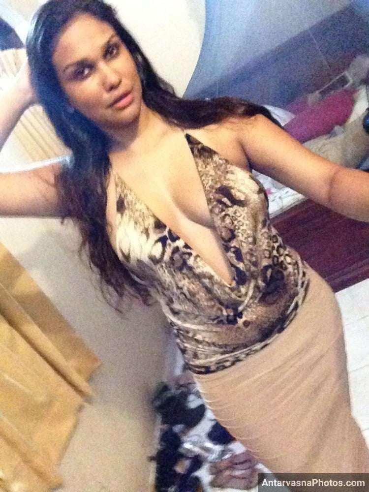 horny indian aunty nudes 14