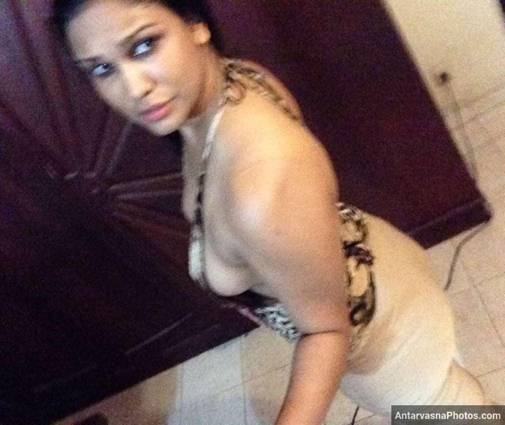 horny indian aunty nudes 15