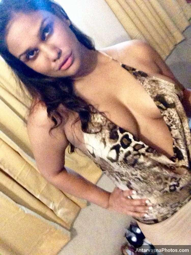 horny indian aunty nudes 21