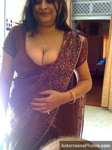 chudasi nimmi aunty boobs cleavage
